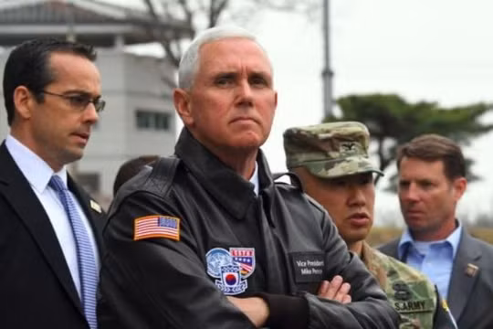 Phó Tổng thống Mỹ Mike Pence thăm Khu phi quân sự hai miền Triều Tiên. Ảnh: BBC