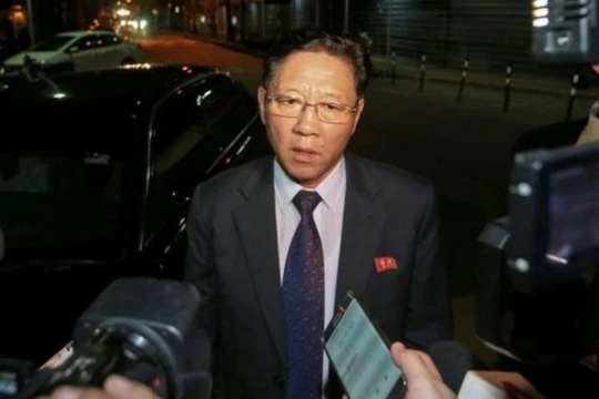 Đại sứ Triều Tiên tại Malaysia Kang Chol trả lời phỏng vấn báo chí ngày 17 tháng 2 năm 2017. Ảnh: ifeng