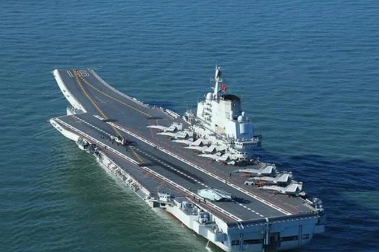 Tàu sân bay Liêu Ninh của Hải quân Trung Quốc được cải tạo từ tàu Varyag của Ukraine. Ảnh: Ifeng.