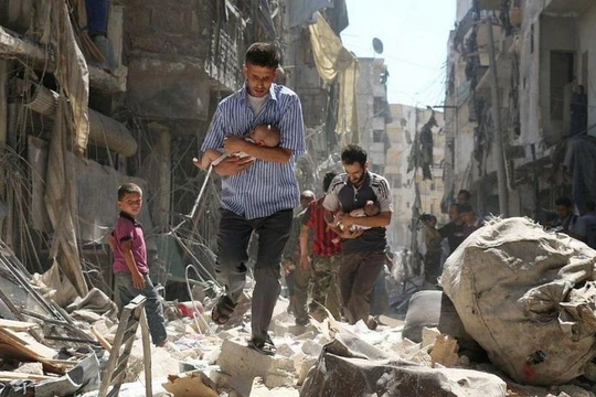 Thành phố Aleppo ở Syria khi xảy ra không kích. Ảnh: Cankao
