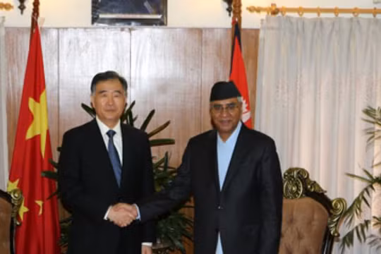 Ngày 16/8/2017, Phó Thủ tướng Trung Quốc Uông Dương hội kiến Thủ tướng Nepal Sher Bahadur Deuba. Ảnh: Chinanews.