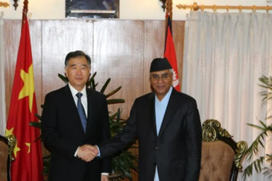 Ngày 16/8/2017, Phó Thủ tướng Trung Quốc Uông Dương hội kiến Thủ tướng Nepal Sher Bahadur Deuba. Ảnh: Chinanews.