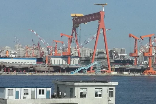 Tàu sân bay nội đầu tiên Type 001A Trung Quốc đang chế tạo. Ảnh: Thời báo Hoàn Cầu.