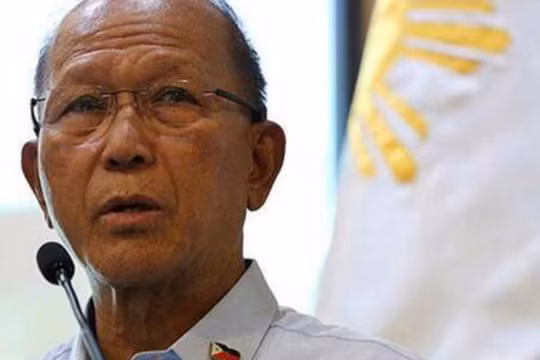 Bộ trưởng Quốc phòng Philippines, Delfin Lorenzana. Ảnh: Sina