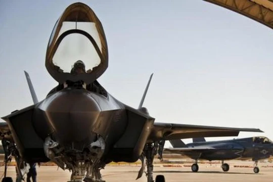Ngày 30/10/2017, hai máy bay chiến đấu tàng hình F-35A của không quân Mỹ đã bay đến Nhật Bản. Ảnh: Sina.
