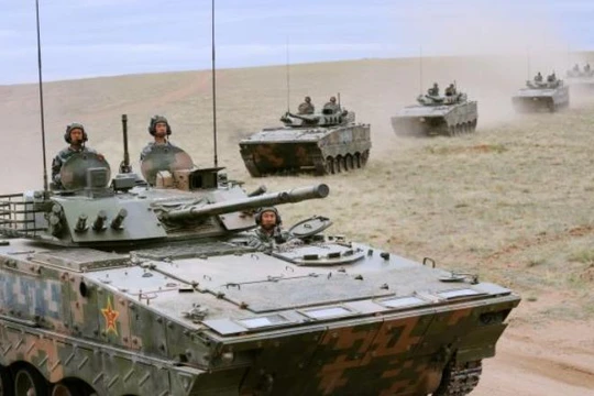 Quân đội Trung Quốc tiến hành diễn tập thực binh. Ảnh: Cankao