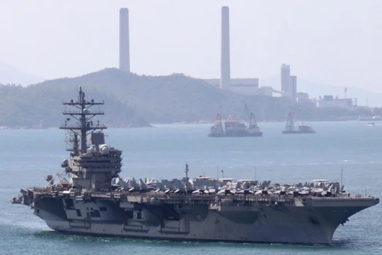 Tàu sân bay USS Ronald Reagan, Hải quân Mỹ ở Hồng Kông. Ảnh: South China Morning Post.