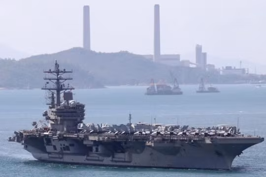 Tàu sân bay USS Ronald Reagan, Hải quân Mỹ ở Hồng Kông. Ảnh: South China Morning Post.