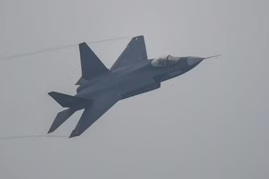 Máy bay chiến đấu tàng hình FC-31 Cốt Ưng do Trung Quốc nghiên cứu phát triển. Ảnh: Cankao