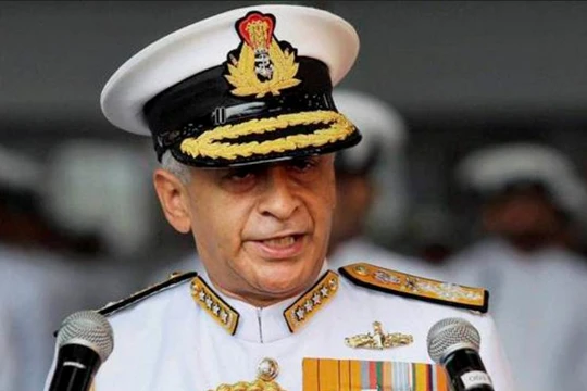 Đô đốc Sunil Lanba, Tham mưu trưởng Hải quân Ấn Độ. Ảnh: The Indian Express