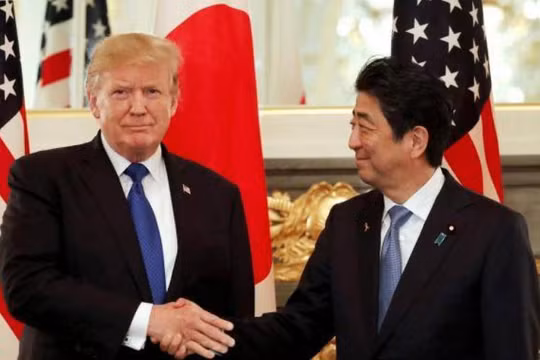 Tổng thống Mỹ Donald Trump và Thủ tướng Nhật Bản Shinzo Abe. Ảnh: The Independent.