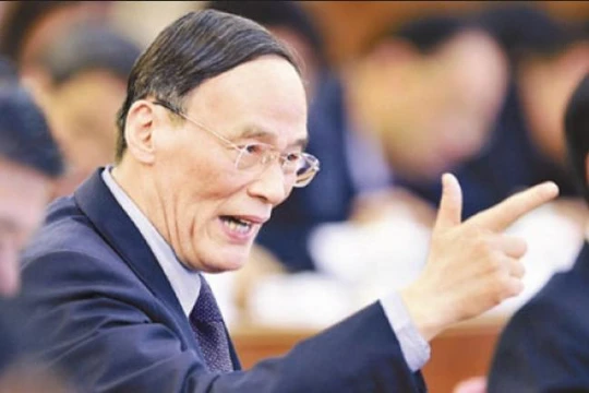 Vương Kỳ Sơn, Ủy viên Thường vụ Bộ Chính trị Đảng Cộng sản Trung Quốc, người được mệnh danh là Bao Công thời hiện đại của Trung Quốc, phụ trách chống tham nhũng (ảnh tư liệu)