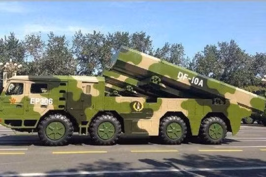 Tên lửa hành trình Đông Phong-10A Trung Quốc. Ảnh: Sina.