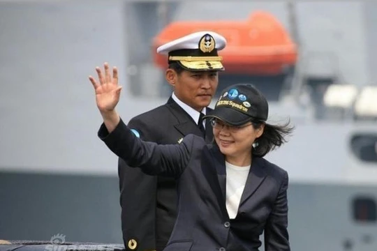 Nhà lãnh đạo Đài Loan, bà Thái Anh Văn thị sát lực lượng tàu ngầm Đài Loan. Ảnh: Sina.