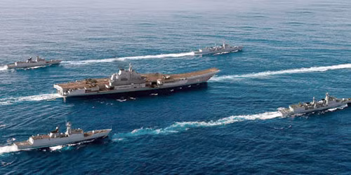 Biên đội tàu sân bay Liêu Ninh đến vùng biển Tây Thái Bình Dương tiến hành huấn luyện biển xa. Ảnh: mod.gov.cn