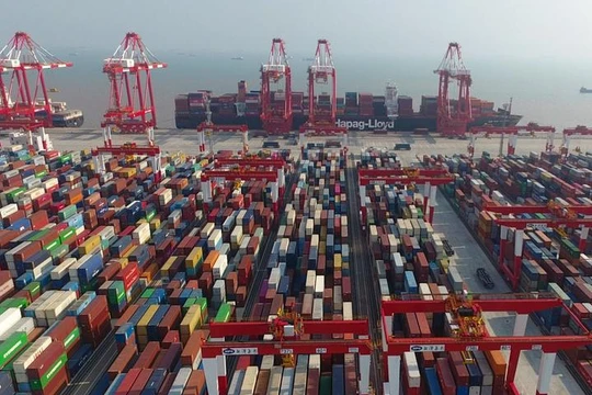 Sau khi gia nhập WTO vào năm 2001, sự thịnh vượng của thương mại đối ngoại đã đóng vai trò rất quan trọng đối với sự "cất cánh" của nền kinh tế Trung Quốc. Ảnh: Xinhuanet.