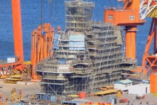Tàu sân bay Type 001A Trung Quốc chuẩn bị hạ thủy. Ảnh: Sina