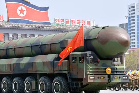 Tên lửa đạn đạo của Triều Tiên. Ảnh: FTchinese