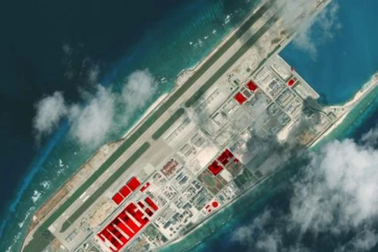 Đá Chữ Thập thuộc quần đảo Trường Sa của Việt Nam đang bị Trung Quốc chiếm đóng bất hợp pháp. Ảnh vệ tinh của CSIS 2017. Nguồn: DW.