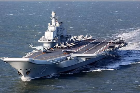 Tàu sân bay Liêu Ninh, hải quân Trung Quốc. Ảnh: Sina.