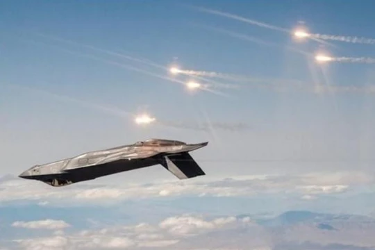 Máy bay chiến đấu tàng hình F-35 thử nghiệm pháo sáng. Ảnh: Cankao
