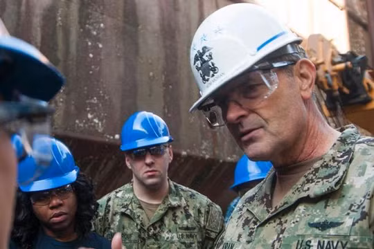 Đô đốc Bill Moran, phó tư lệnh hải quân Mỹ. Ảnh: Stars and Stripes.