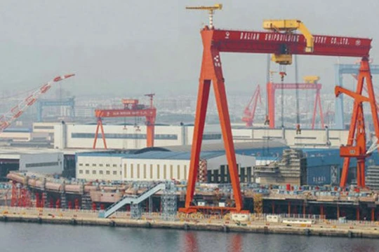 Trung Quốc đang chế tạo tàu sân bay nội đầu tiên. Ảnh: Cankao