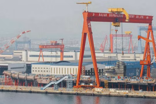 Trung Quốc đang chế tạo tàu sân bay nội đầu tiên. Ảnh: Cankao