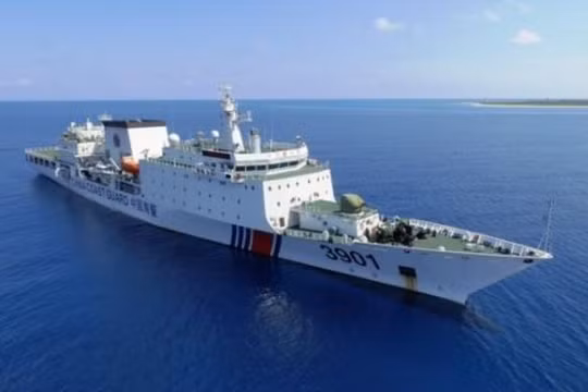 Tàu hải cảnh khổng lồ của Trung Quốc