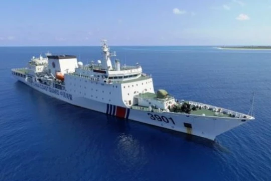 Tàu hải cảnh khổng lồ của Trung Quốc