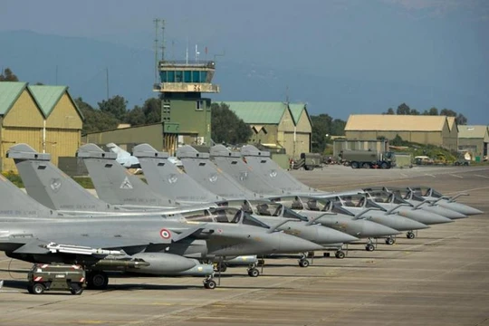 Cụm máy bay chiến đấu Rafale của Không quân Pháp ở căn cứ. Ảnh: Cankao
