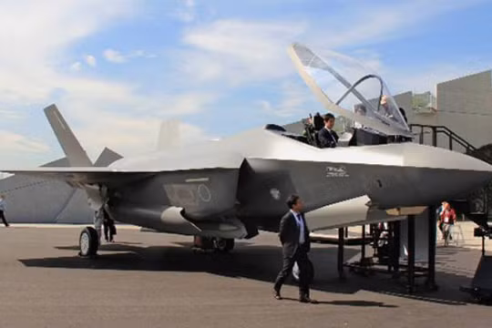 Mô hình máy bay chiến đấu tàng hình F-35 xuất hiện tại Triển lãm hàng không vũ trụ Nhật Bản. Ảnh: Cankao