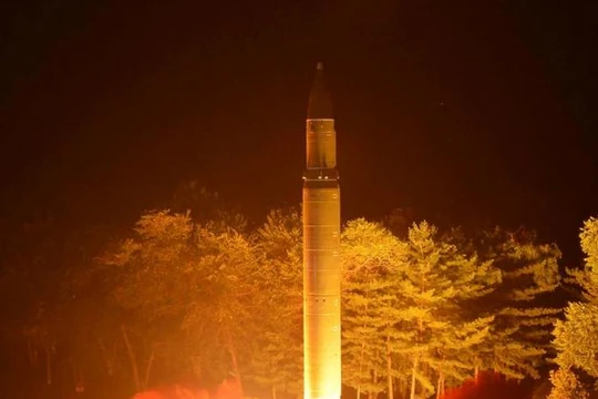 Ngày 28/7/2017, Triều Tiên phóng thử tên lửa đạn đạo xuyên lục địa Hwasong-14 lần hai trong tháng 7/2017. Ảnh: Reuters