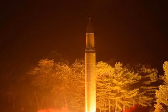 Ngày 28/7/2017, Triều Tiên phóng thử tên lửa đạn đạo xuyên lục địa Hwasong-14 lần hai trong tháng 7/2017. Ảnh: Reuters