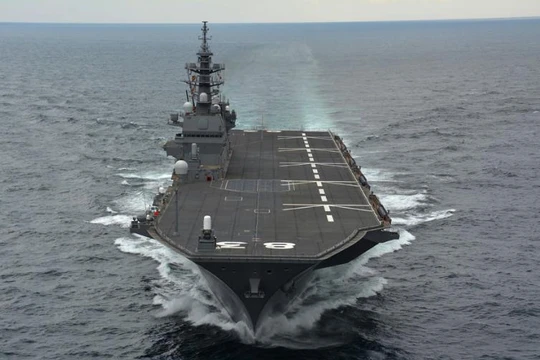 Tàu sân bay trực thăng Izumo Lực lượng Phòng vệ Biển Nhật Bản. Ảnh: Sina