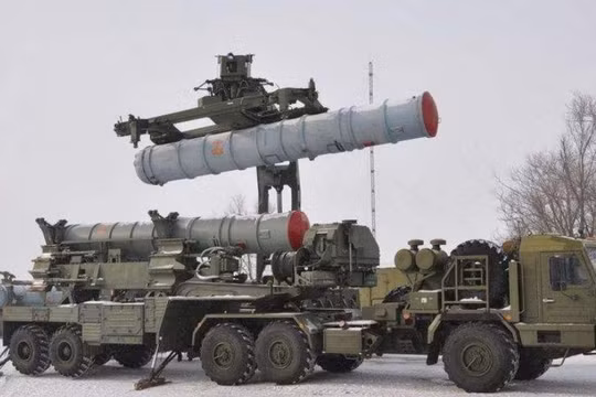 Hệ thống tên lửa phòng không S-400 Nga. Ảnh: QQ.