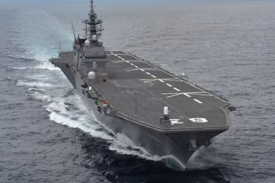 Tàu sân bay trực thăng lớp Izumo của Nhật Bản.