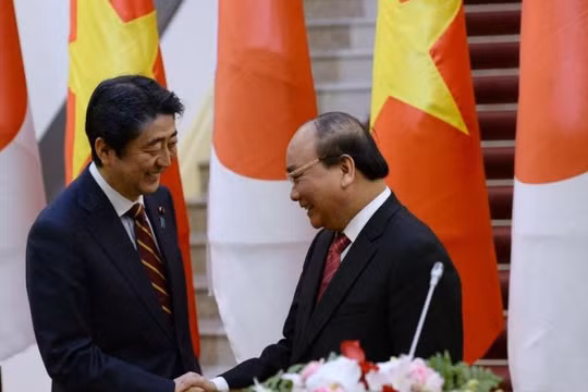 Thủ tướng Nhật Bản Shinzo Abe thăm Hà Nội, gặp gỡ Thủ tướng Việt Nam. Ảnh: Fox