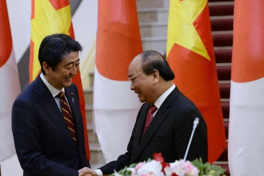 Thủ tướng Nhật Bản Shinzo Abe thăm Hà Nội, gặp gỡ Thủ tướng Việt Nam. Ảnh: Fox