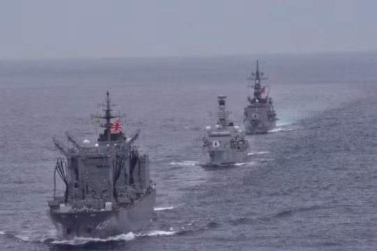 3 tàu chiến của Hải quân Anh và Lực lượng phòng vệ biển Nhật Bản tiến hành diễn tập liên hợp ở Thái Bình Dương. Ảnh: Huanqiu.