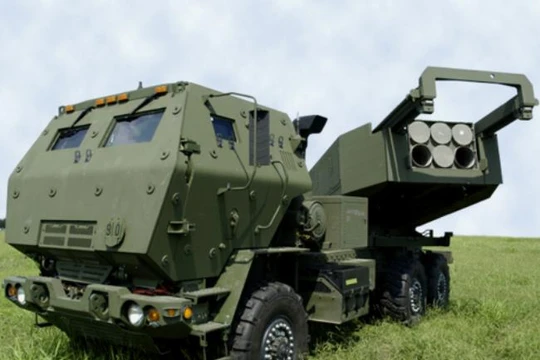 Hệ thống rocket HIMARS của Mỹ. Ảnh: Ifeng.