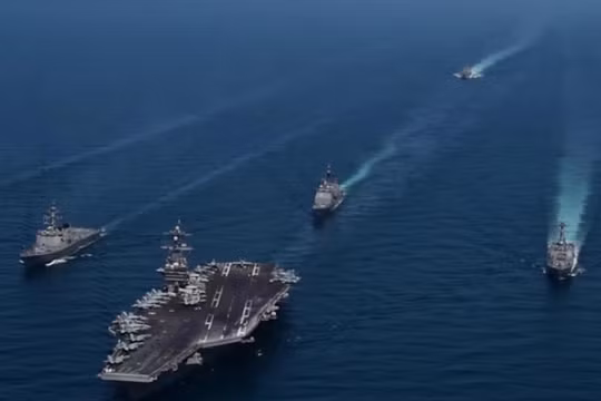 Cụm tấn công tàu sân bay USS Carl Vinson và tàu khu trục Hàn Quốc. Ảnh: RT
