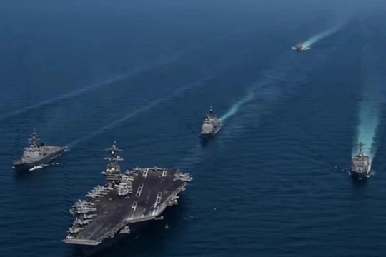 Cụm tấn công tàu sân bay USS Carl Vinson và tàu khu trục Hàn Quốc. Ảnh: RT
