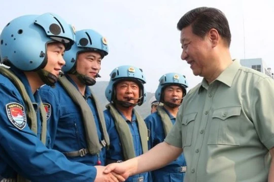 Ngày 9/4/2013, Chủ tịch Trung Quốc Tập Cận Bình thị sát căn cứ tàu ngầm Hạm đội Nam Hải, Hải quân Trung Quốc ở Tam Á, đảo Hải Nam. Ảnh: Tân Hoa xã