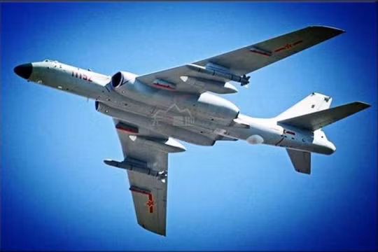 Máy bay ném bom H-6K của Không quân Trung Quốc. Ảnh: Sina