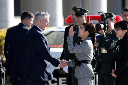 Ngày 4/2/2017, tại Tokyo, Bộ trưởng Quốc phòng Mỹ James Mattis và Bộ trưởng Quốc phòng Nhật Bản Tomomi Inada tiến hành hội đàm. Ảnh: The Japan Times.