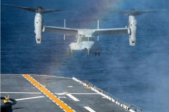 Tàu tấn công đổ bộ USS Bonhomme Richard LHD-6 Hải quân Mỹ tiến hành tuần tra biển Hoa Đông. Ảnh: báo Nhân Dân, Trung Quốc.