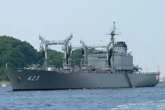 Tàu tiếp tế Tokiwa của Lực lượng Phòng vệ Biển Nhật Bản. Ảnh: Cankao.