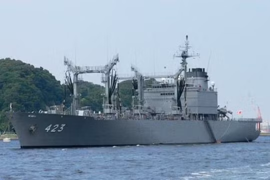 Tàu tiếp tế Tokiwa của Lực lượng Phòng vệ Biển Nhật Bản. Ảnh: Cankao.