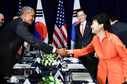 Tháng 9/2016 tại Vientaine, Lào, Tổng thống Hàn Quốc Park Geun-hye (bên phải) tiến hành hội đàm với Tổng thống Mỹ Barack Obama. Ảnh: The Korea Times